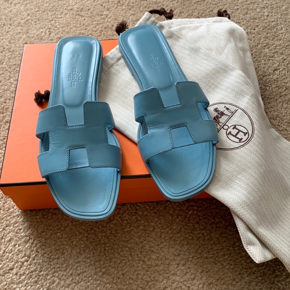Hermes Oran sandal. Color is bleu Dorset   Size 39 or US 9
